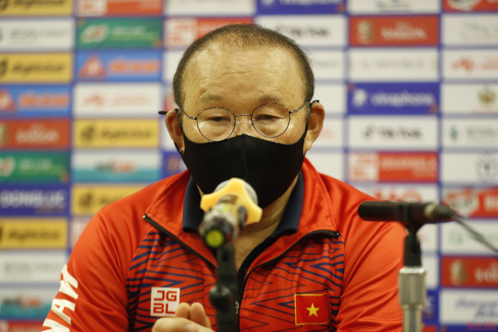 Ông Park Hang-seo cho rằng: Trận hòa với U23 Philippines là cơ hội để ban huấn luyện nghiên cứu, tìm ra phương án tấn công khi gặp lối chơi phòng ngự với số đông của các đối thủ về sau. Ông Park Hang-seo cho rằng: Trận hòa với U23 Philippines là cơ hội để ban huấn luyện nghiên cứu, tìm ra phương án tấn công khi gặp lối chơi phòng ngự với số đông của các đối thủ về sau.