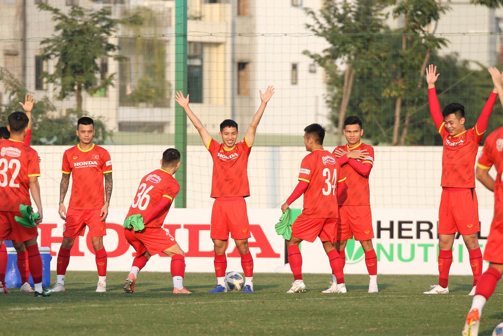 Đội tuyển Việt Nam trong buổi tập chiều 18/1. (Ảnh: VFF) Đội trưởng Đỗ Hùng Dũng: “Đội tuyển sẽ mang tới cái Tết đặc biệt cho người hâm mộ” -0