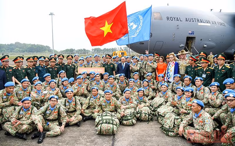 Chủ tịch nước Nguyễn Xuân Phúc tiễn đoàn thực hiện nhiệm vụ gìn giữ hòa bình Liên hợp quốc tại Abyei và Nam Sudan.