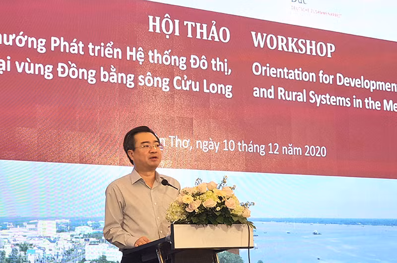 Thứ trưởng Xây dựng Nguyễn Thanh Nghị phát biểu tại hội thảo.