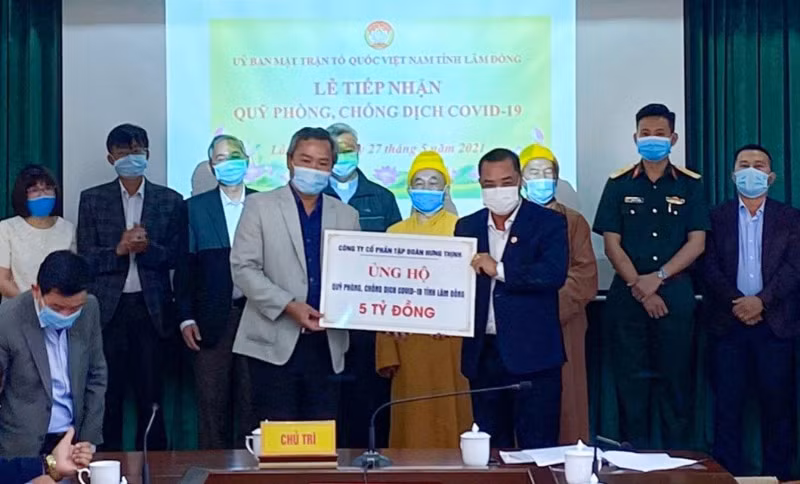 Tập đoàn Hưng Thịnh trao tặng 50.000 liều vaccine phòng, chống dịch Covid-19 cho tỉnh Bình Định -0