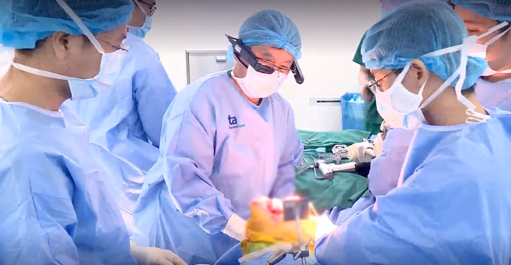 Đưa công nghệ thực tế ảo “mắt thần” vào thay khớp nhân tạo -0