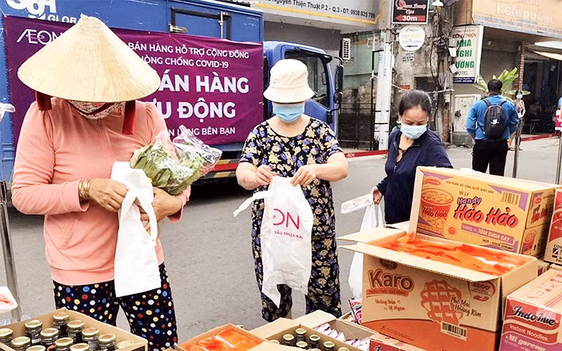 Ðiểm bán hàng lưu động tại quận Bình Thạnh giúp người dân mua sắm thuận tiện.