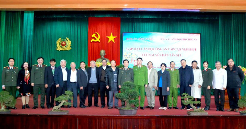 Đảng ủy Công an T.Ư và lãnh đạo Bộ Công an gặp mặt, chúc Tết cán bộ công an cấp cao của lực lượng Công an nhân dân đã nghỉ. Tặng Bằng khen các tập thể, cá nhân trong cứu nạn, cứu hộ tại thủy điện Rào Trăng 3 -0