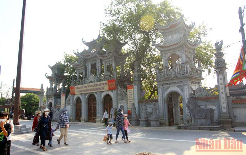 Đền Tiên La được công nhận Di tích cấp Quốc gia năm 1986. Hàng nghìn du khách trảy hội đền Tiên La, tỉnh Thái Bình -0