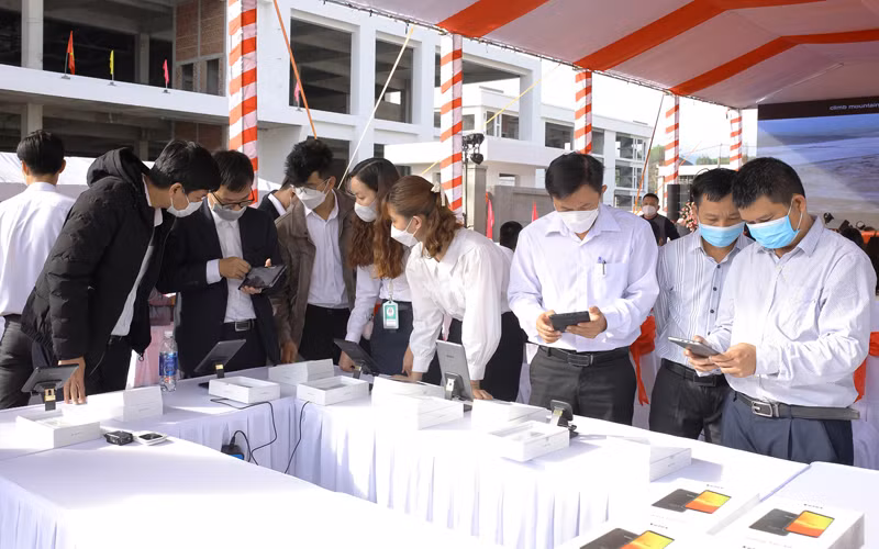 Đà Nẵng xuất xưởng lô hàng máy tính bảng đầu tiên của năm 2022 -0