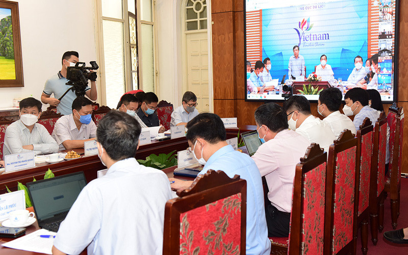 Toàn cảnh hội nghị tại đầu cầu Tổng cục Du lịch ở Hà Nội (Ảnh: TCDL) An toàn là yếu tố hàng đầu để tái khởi động du lịch -0