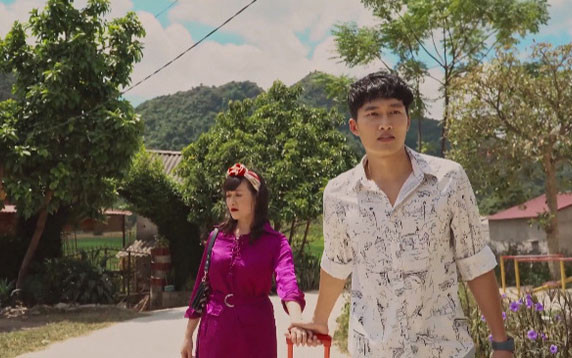 Đình Tú và diễn viên Vân Dung trong phim "Hướng dương ngược nắng". Những diễn viên trẻ trưởng thành từ màn ảnh nhỏ -0