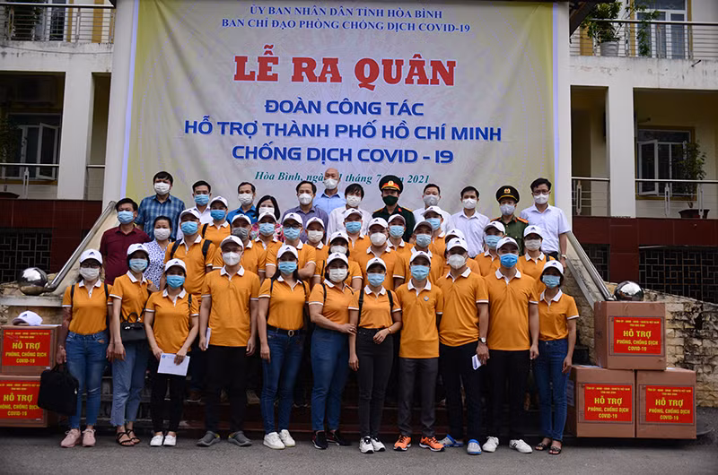 26 cán bộ y tế trước khi lên đường vào TP Hồ Chí Minh chống dịch.