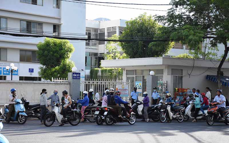 Bệnh viện Đà Nẵng phong tỏa, hạn chế người ra vào sáng nay, 24-7.
