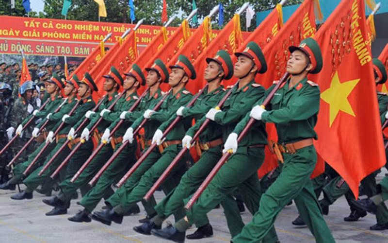 Luyện tập duyệt binh kỷ niệm Ngày giải phóng hoàn toàn miền nam, thống nhất đất nước năm 2015. (Ảnh: TTXVN)