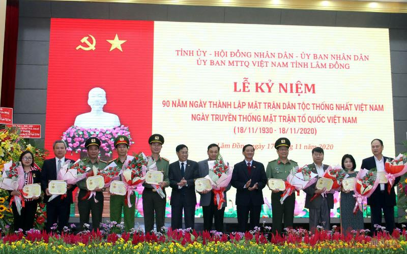 Các cá nhân được tặng Kỷ niệm chương “Vì sự nghiệp đại đoàn kết dân tộc”. Phú Yên, Lâm Đồng kỷ niệm 90 năm Ngày truyền thống Mặt trận Tổ quốc Việt Nam -0