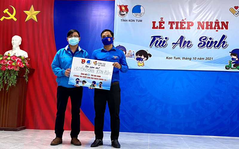Tỉnh đoàn Kon Tum tiếp nhận ủng hộ “Túi an sinh” từ Huyện đoàn Kon Plông. Gần 7 nghìn túi an sinh được trao đến người dân Kon Tum -0