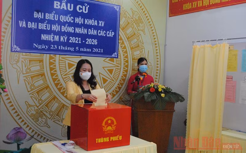 Phó Chủ tịch nước bỏ phiếu bầu cử ở An Giang -0