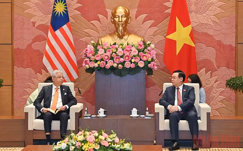 Chủ tịch Quốc hội Vương Đình Huệ và Thủ tướng Malaysia Dato’ Sri Ismail Sabri bin Yaakob. (Ảnh: Duy Linh)