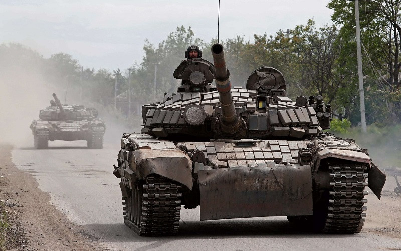 Xe tăng của lực lượng Nga tại Luhansk hồi tháng 5/2022. (Ảnh: Reuters)