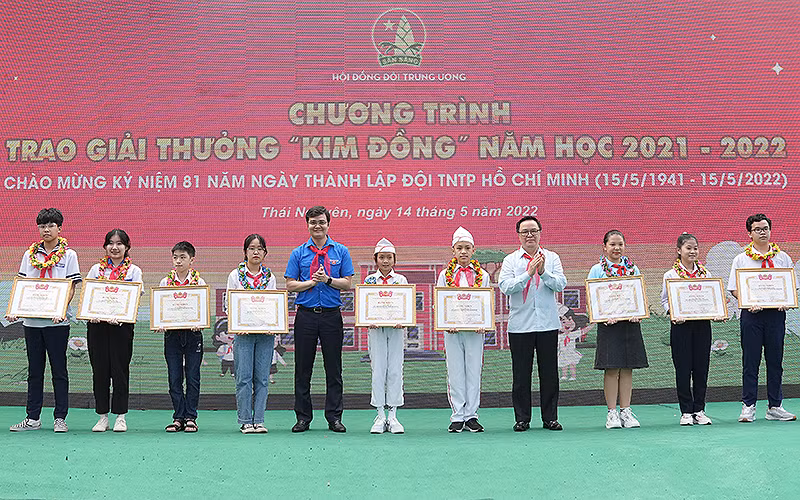 Trao Giải thưởng Kim Đồng năm học 2021-2022 tặng 118 thiếu niên, nhi đồng -0