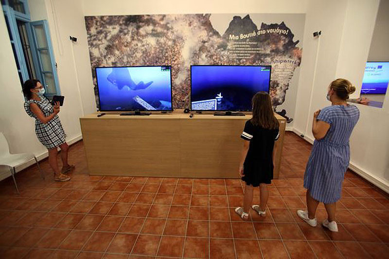 Du khách có thể chiêm ngưỡng hiện vật cổ dưới đáy biển qua công nghệ XR (Ảnh: REUTERS) Ngắm xác tàu cổ ở bảo tàng dưới biển đầu tiên của Hy Lạp -0