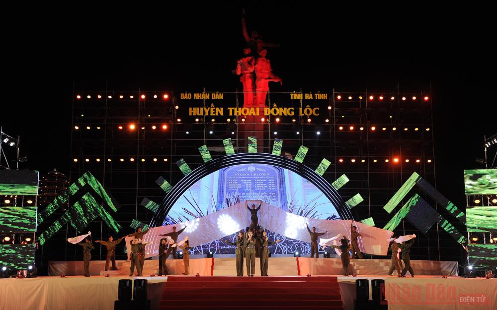 Chương trình nghệ thuật tri ân Huyền thoại Đồng Lộc (Ảnh: ĐĂNG KHOA) Kỷ niệm 52 năm chiến thắng Đồng Lộc -0