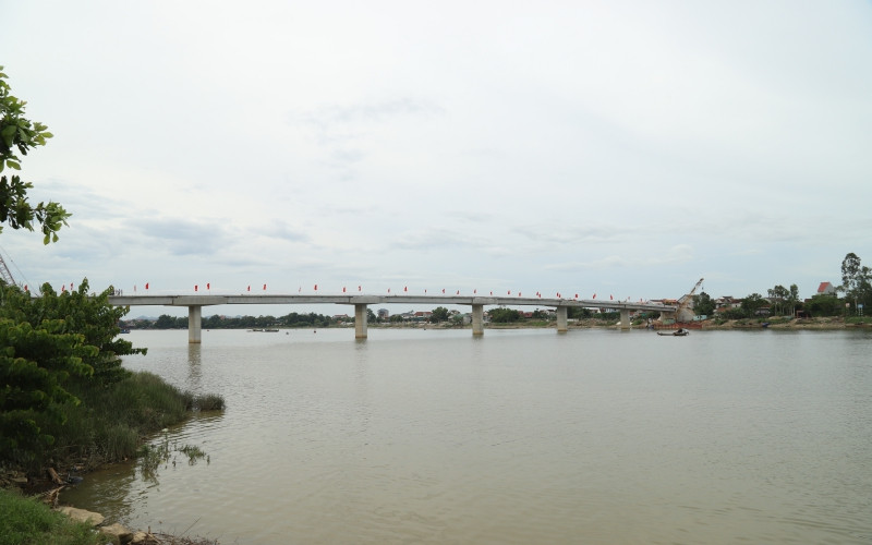 Cầu Thọ Trường bắc qua sông La (Đức Thọ) một trong những dự án thi công vượt tiến độ, thực hiện giải ngân vốn đúng kế hoạch. Hà Tĩnh rốt ráo giải ngân vốn đầu tư công -0