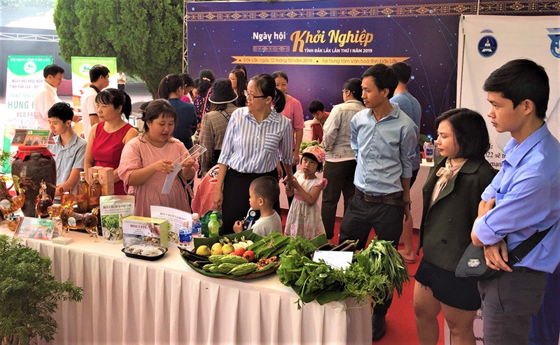 Nhiều bạn trẻ ở Đắk Lắk hào hứng tham gia Ngày hội khởi nghiệp tỉnh Đắk Lắk năm 2019. Lan tỏa phong trào khởi nghiệp trong giới trẻ ở Đắk Lắk -0