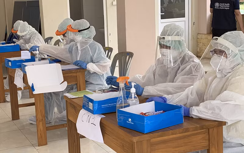 Xét nghiệm virus SARS-CoV-2 cần do người có chuyên môn y tế tiến hành. (Ảnh: XUÂN SƠN)