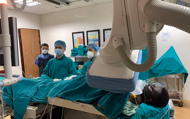 Các bác sĩ Bệnh viện đa khoa tỉnh cấp cứu thành công ca bệnh nhồi máu cơ tim cấp là người nước ngoài.