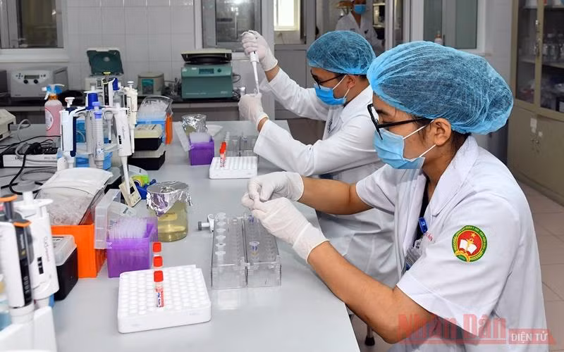 Nghiên cứu vaccine Nanocovax tại Học viện Quân y. (Ảnh: DUY LINH)