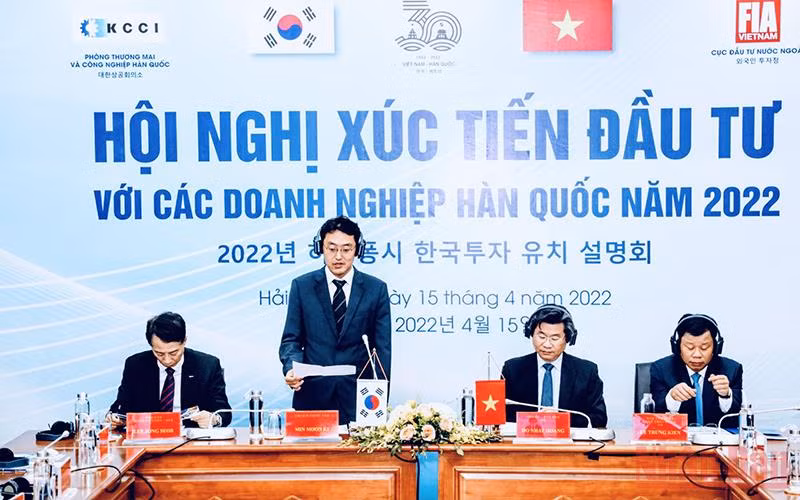 Tùy viên thương mại Min Moon Ki phát biểu tại hội nghị xúc tiến đầu tư.