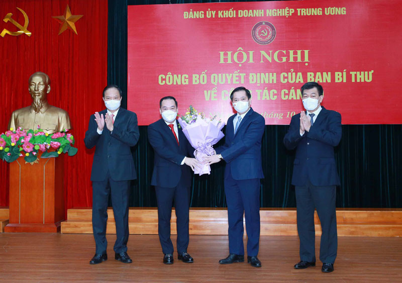 Ban Thường vụ Đảng ủy Khối Doanh nghiệp Trung ương chúc mừng tân Phó Bí thư Đảng ủy Khối Hồ Xuân Trường. Ban Bí thư quyết định chuẩn y Phó Bí thư Đảng ủy Khối Doanh nghiệp Trung ương -0