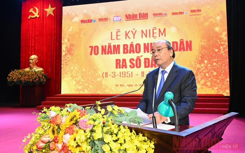Thủ tướng Nguyễn Xuân Phúc phát biểu ý kiến tại buổi lễ. Trọng thể tổ chức lễ kỷ niệm 70 năm Ngày Báo Nhân Dân ra số đầu -0