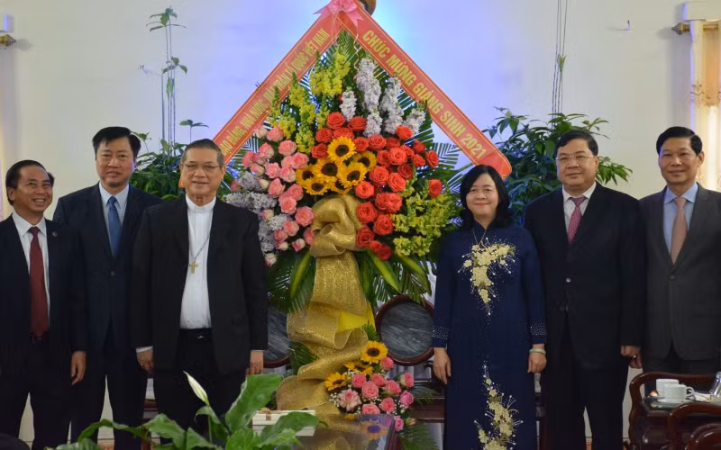 Trưởng Ban Dân vận Trung ương chúc mừng Giáng sinh tại Nam Định -0