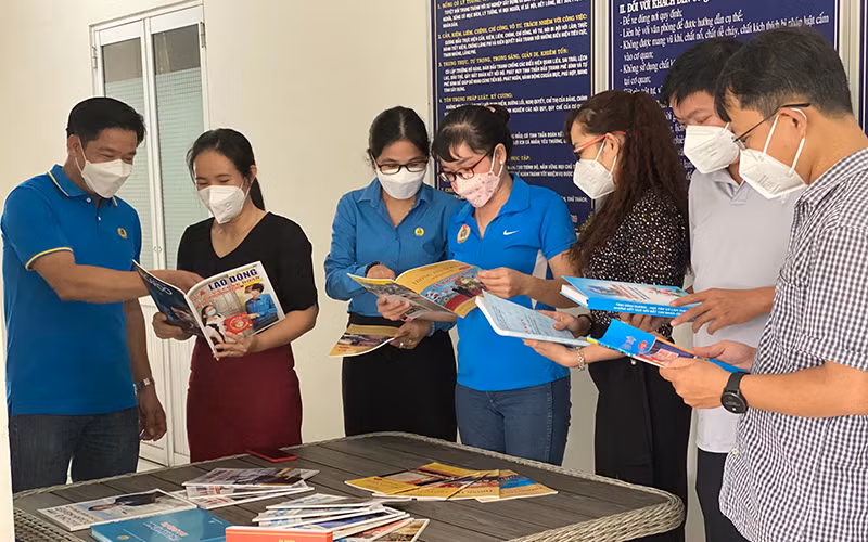 Đảng ủy Khối các cơ quan và doanh nghiệp tỉnh Bình Dương luôn coi trọng công tác bồi dưỡng kiến thức về Đảng cho đảng viên trẻ và đoàn viên công đoàn.