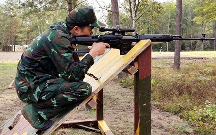 Thành viên Đội tuyển Bắn tỉa QĐND Việt Nam thi đấu bài “Kim tự tháp”. Ảnh: XUÂN HỒNG Các đội tuyển Việt Nam thi đấu khởi sắc hơn tại Army Games 2020 -0