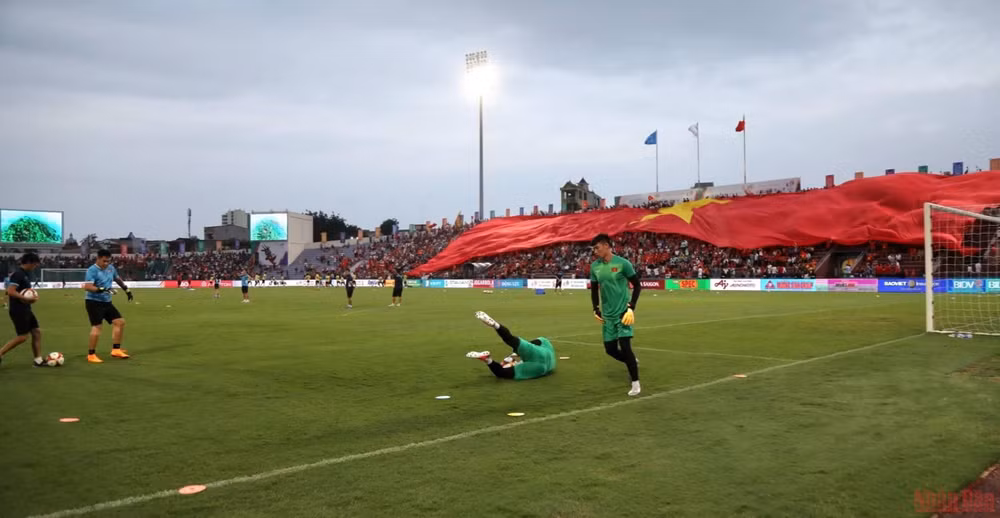 Hai đội chuẩn bị ra sân -0