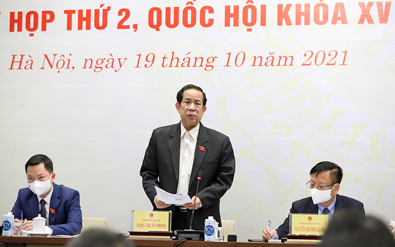 Phó Chủ nhiệm Ủy ban xã hội của QH Đặng Thuần Phong trả lời câu hỏi của phóng viên. (Ảnh: Duy Linh) Kỳ họp thứ 2 Quốc hội khóa XV kéo dài 17 ngày và được chia thành 2 đợt -0