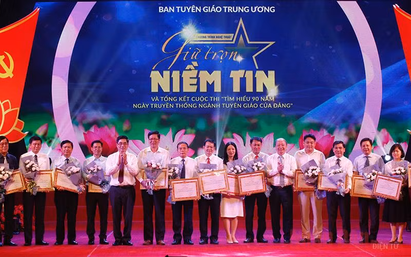 Tổng kết và trao giải Cuộc thi tìm hiểu 90 năm Ngày truyền thống ngành Tuyên giáo -0