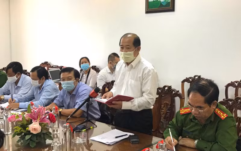 Phó Chủ tịch UBND tỉnh Đồng Tháp Đoàn Tấn Bửu chỉ đạo xử lý hai vụ học sinh của Trường THPT Đốc Binh Kiều và THPT Tháp Mười bị bắt, đánh.