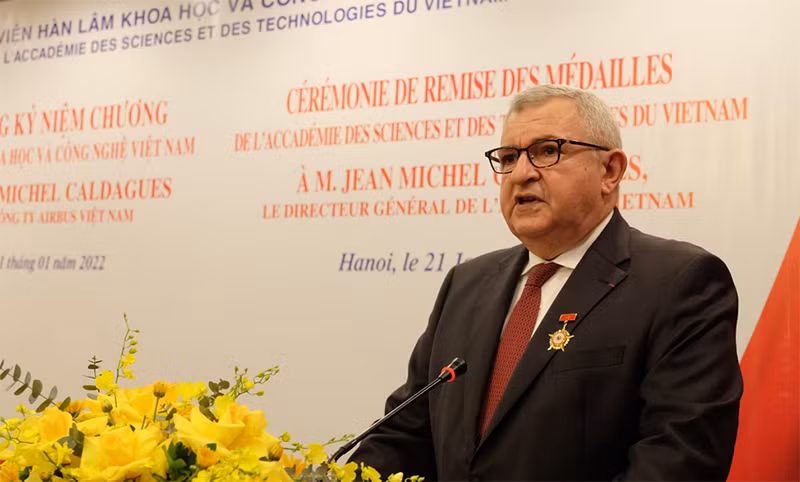 Ghi nhận đóng góp của nguyên Tổng Giám đốc Airbus Việt Nam cho công nghệ vệ tinh -0