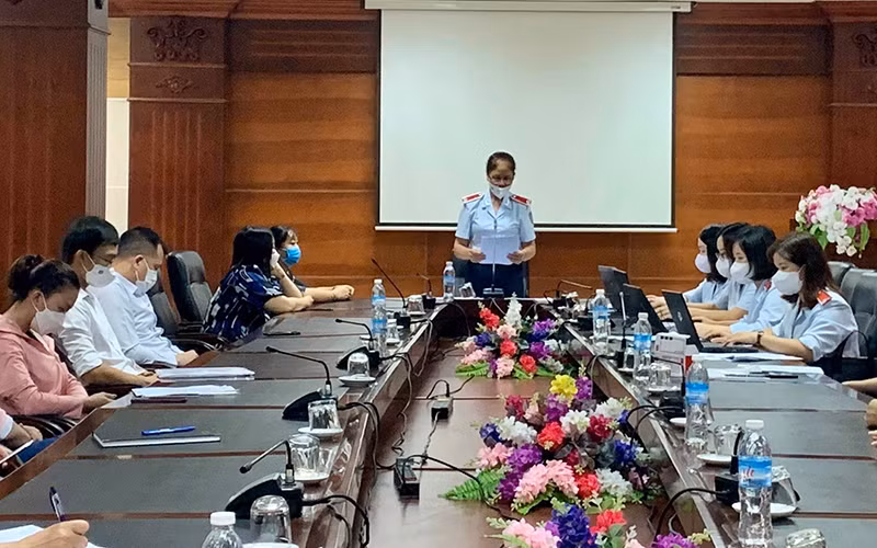 Đoàn thanh tra chuyên ngành bảo hiểm xã hội tỉnh Quảng Ninh thanh tra doanh nghiệp tại địa bành. (Ảnh: Quảng Ninh)