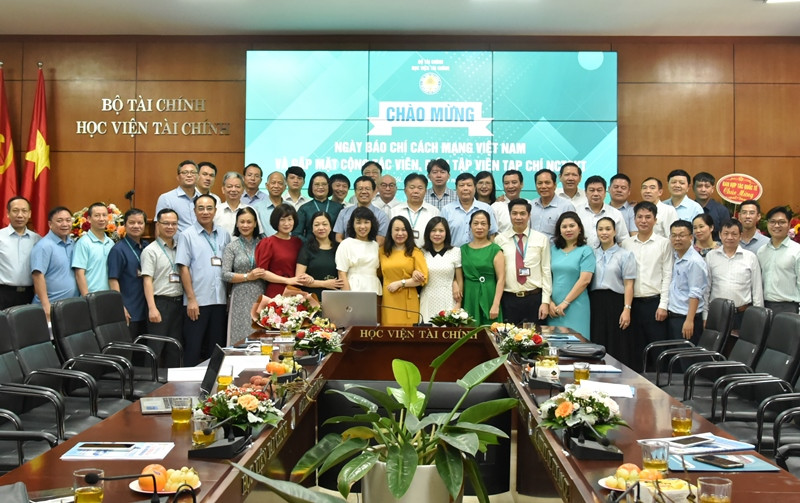 Các đại biểu tại Lễ kỷ niệm 97 năm Ngày Báo chí cách mạng Việt Nam.