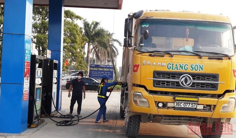 Cây xăng ở phường Quảng Thịnh, thành phố Thanh Hóa hoạt động bình thường. Thanh Hóa bình ổn thị trường, phòng chống dịch Covid-19 -0