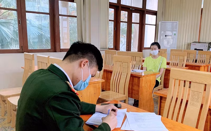 Công dân N.T.P.T khai báo tại công an phường Mạo Khê, thị xã Đông Triều