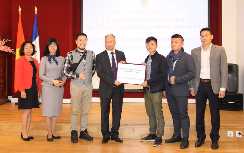 Tiếp nhận tiền ủng hộ Quỹ vaccine phòng Covid-19 tại Pháp -0