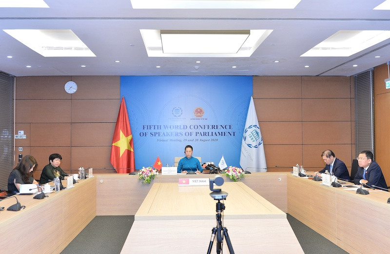 Các đại biểu Quốc hội Việt Nam dự phiên họp tối 19-8, tại toà nhà Quốc hội. (Ảnh: HOÀNG QUỲNH) Khai mạc Hội nghị các Chủ tịch Quốc hội thế giới lần thứ 5 -0