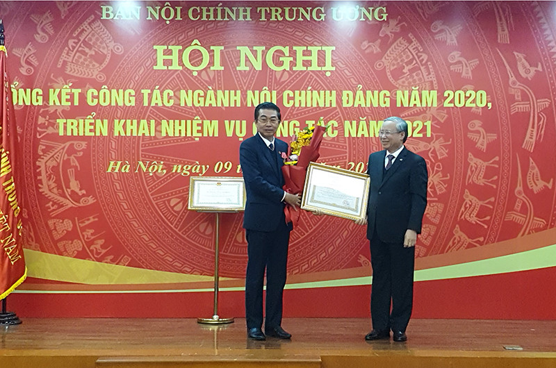 Đồng chí Trần Quốc vượng trao Huân chương Lao động hạng nhất tặng đồng chí Võ Văn Dũng, Ủy viên T.Ư Đảng, Phó trưởng Ban Thường trực Ban Nội chính T.Ư. Nâng cao chất lượng tham mưu, triển khai nhiệm vụ công tác nội chính, phòng, chống tham nhũng và cải cách tư pháp -0