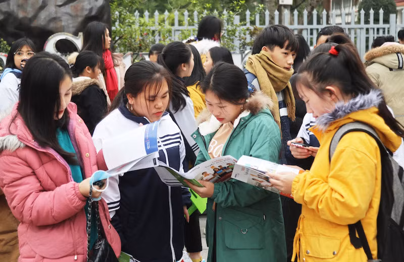 Hơn 3.000 học sinh Nghệ An dự ngày hội tư vấn tuyển sinh -0