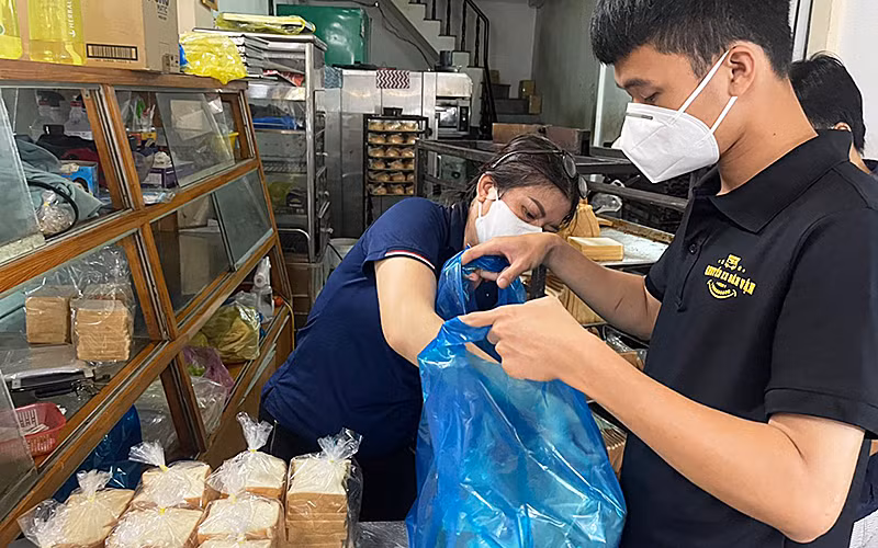 Độc đáo những chiếc pizza hỗ trợ tuyến đầu chống dịch -0