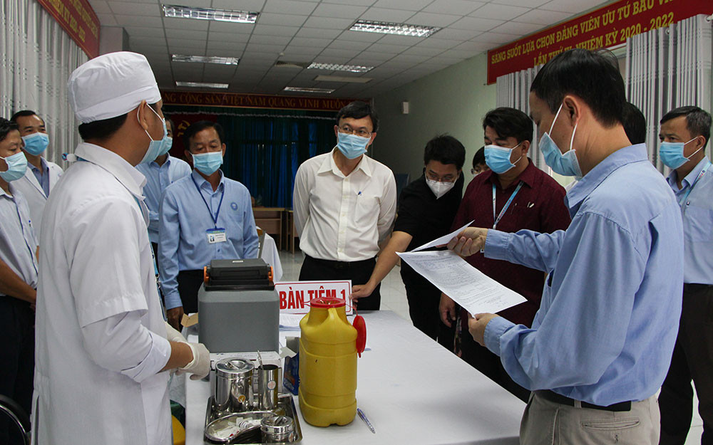 Đoàn công tác Bộ Y tế kiểm tra công tác phòng chống dịch tại Bệnh viện đa khoa Hậu Giang. Đoàn công tác Bộ Y tế giám sát công tác phòng chống dịch Covid-19 tại Hậu Giang -0