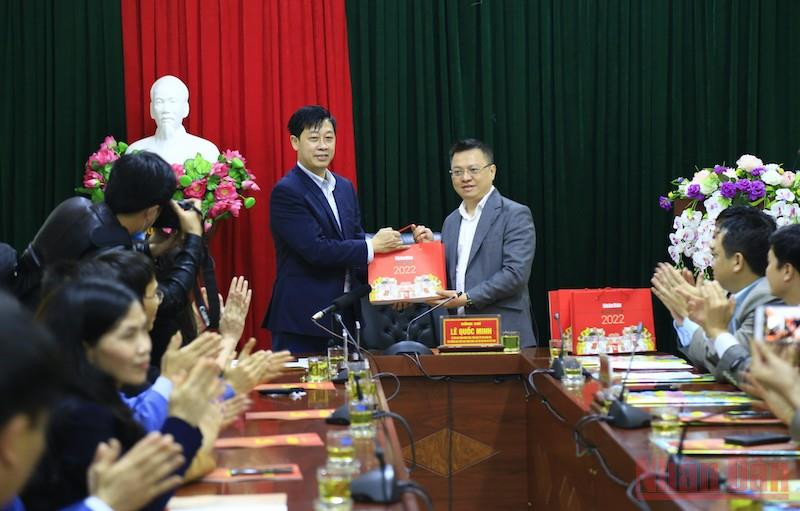 Tổng Biên tập Báo Nhân Dân Lê Quốc Minh thăm và làm việc tại Báo Phú Thọ. Tổng Biên tập Báo Nhân Dân làm việc với Tỉnh ủy Phú Thọ -0